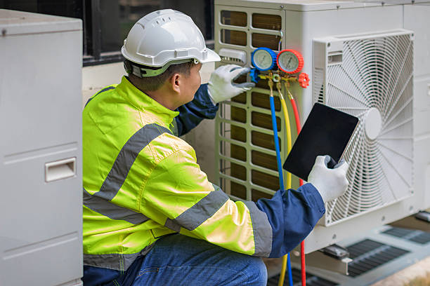 Professional Hvac technician working in Campbelltown, PA